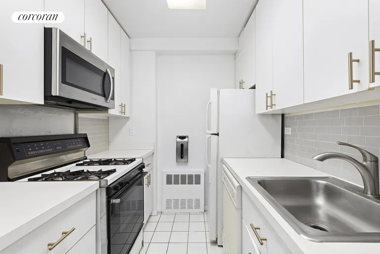 New York City Real Estate | View 7 East 14th Street, 818 | Kitchen | View 4