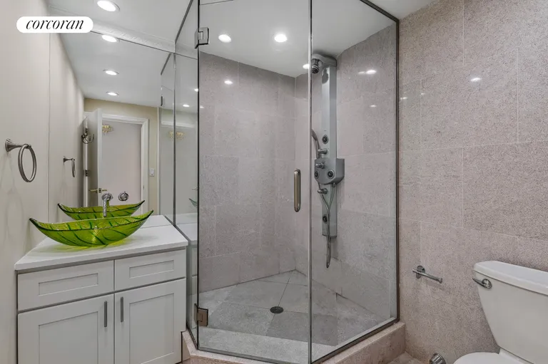 New York City Real Estate | View 2 South End Avenue, 9B | Second Bath | View 7