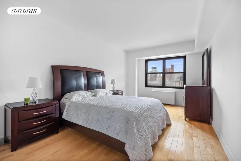 New York City Real Estate | View 200 East 27th Street, 12V | room 4 | View 5