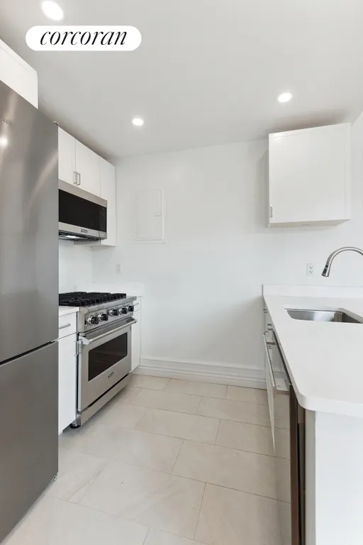 New York City Real Estate | View 40 West 72nd Street, 155 | Kitchen | View 3