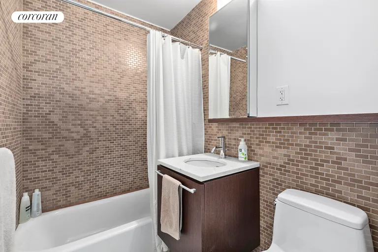 New York City Real Estate | View 100 West 93rd Street, 18B | Bathroom | View 6