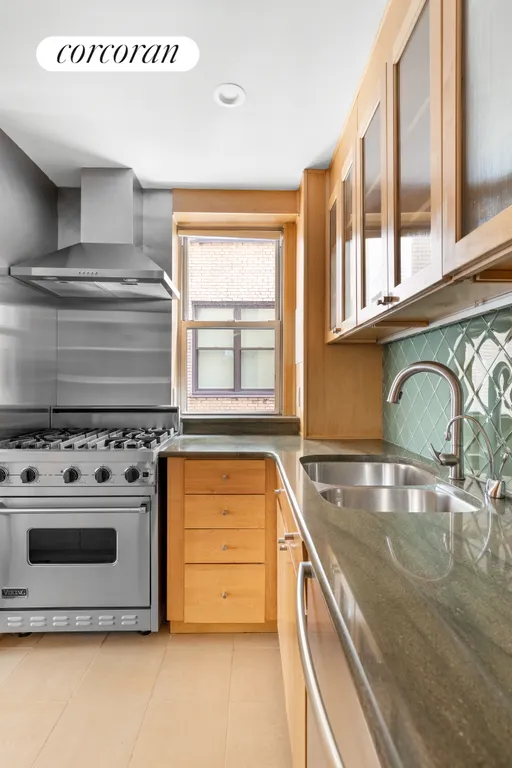 New York City Real Estate | View 1230 Park Avenue, 6B | Kitchen | View 5