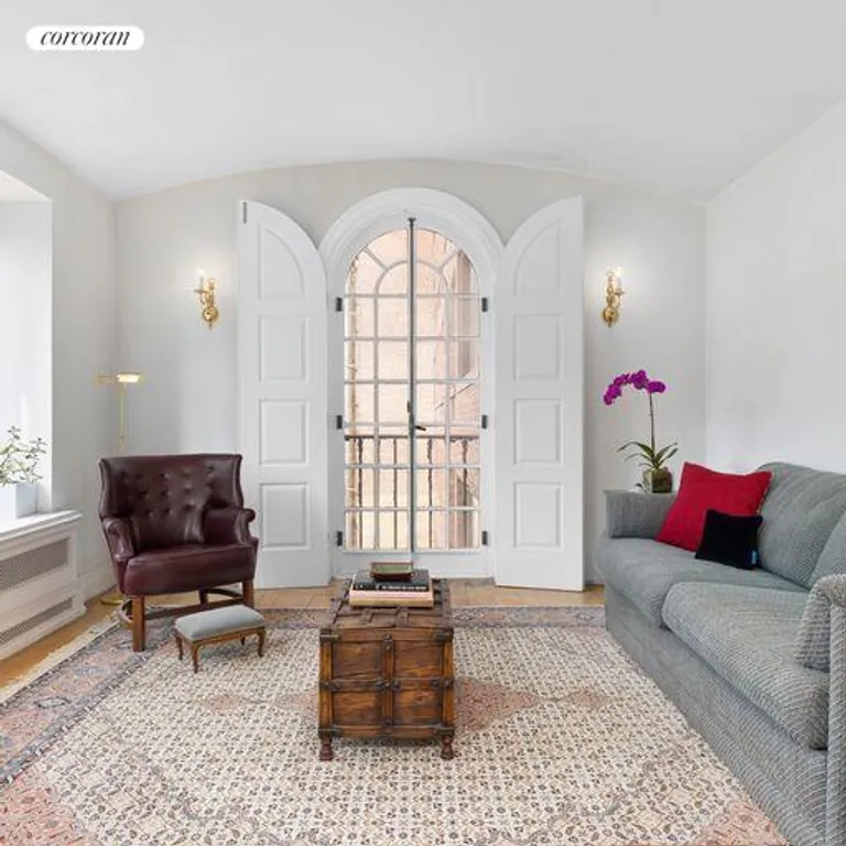 New York City Real Estate | View 136 East 79th Street, 6B | Sitting Area | View 8