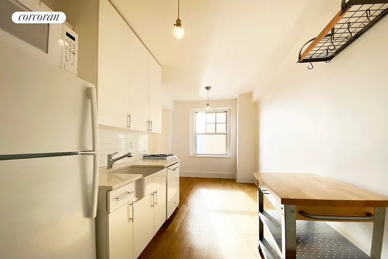 New York City Real Estate | View 172 West 79th Street, 14F | room 2 | View 3