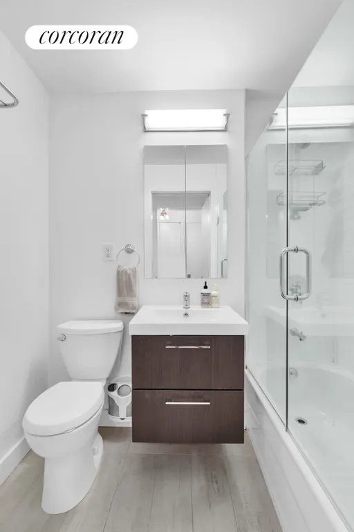 New York City Real Estate | View 7 East 14th Street, 826 | Full Bathroom | View 5