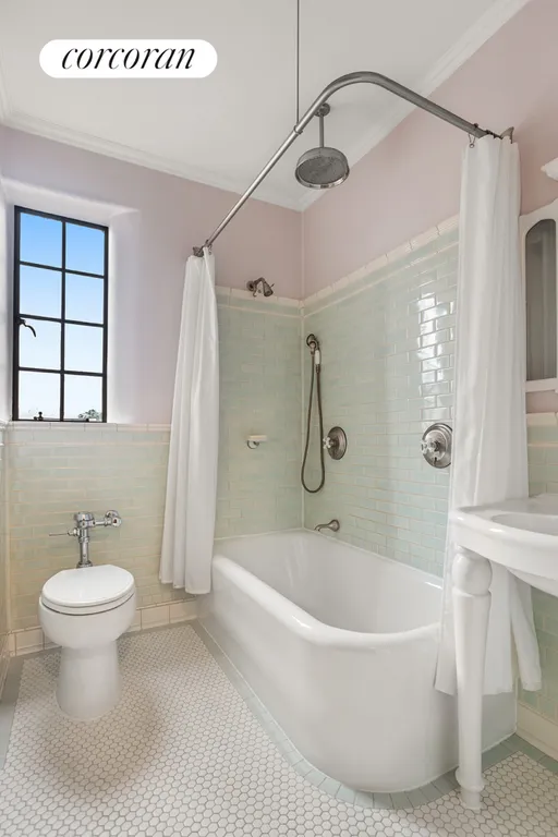 New York City Real Estate | View 116 PINEHURST AVENUE, G64 | Full Bathroom | View 7