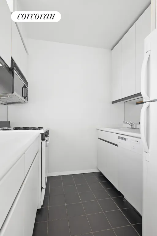 New York City Real Estate | View 250 West 89th Street, 2A | room 3 | View 4