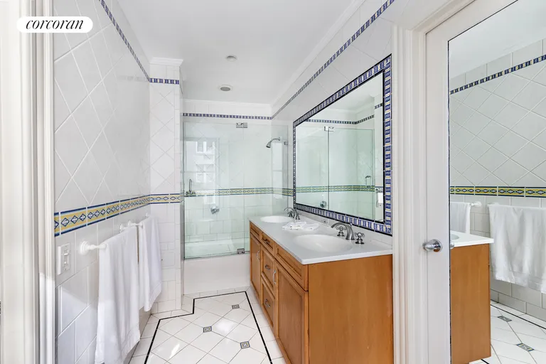 New York City Real Estate | View 911 Park Avenue, 6B | Full Bathroom | View 14