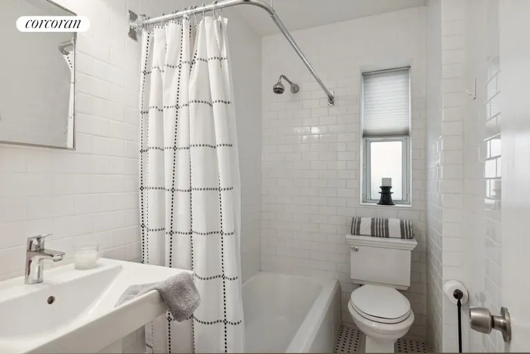 New York City Real Estate | View 29 West 64th Street, 1F | Full Bathroom | View 6