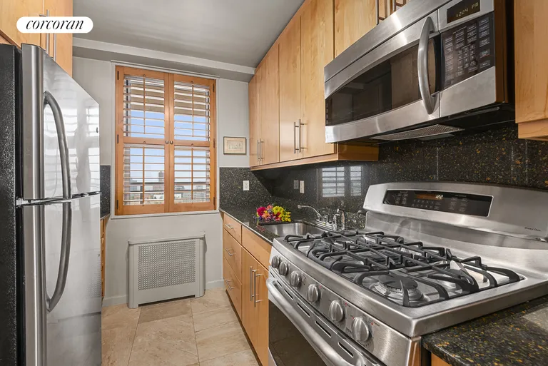 New York City Real Estate | View 100 West 94th Street, 21E | Kitchen | View 3