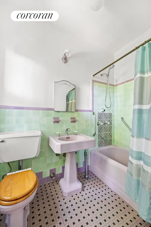 New York City Real Estate | View 307 Park Place | Full Bathroom | View 7