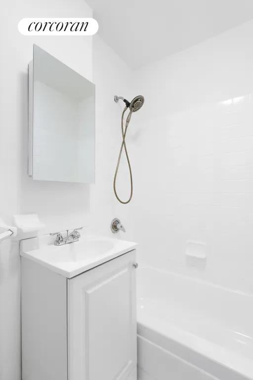 New York City Real Estate | View 12 West 107th Street, 2B | Full Bathroom | View 4