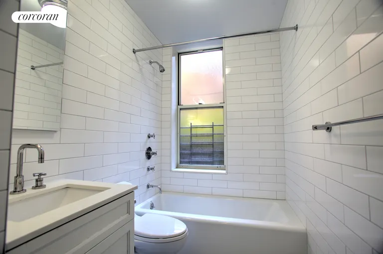 New York City Real Estate | View 250 West 104th Street, G4 | Full Bathroom | View 6