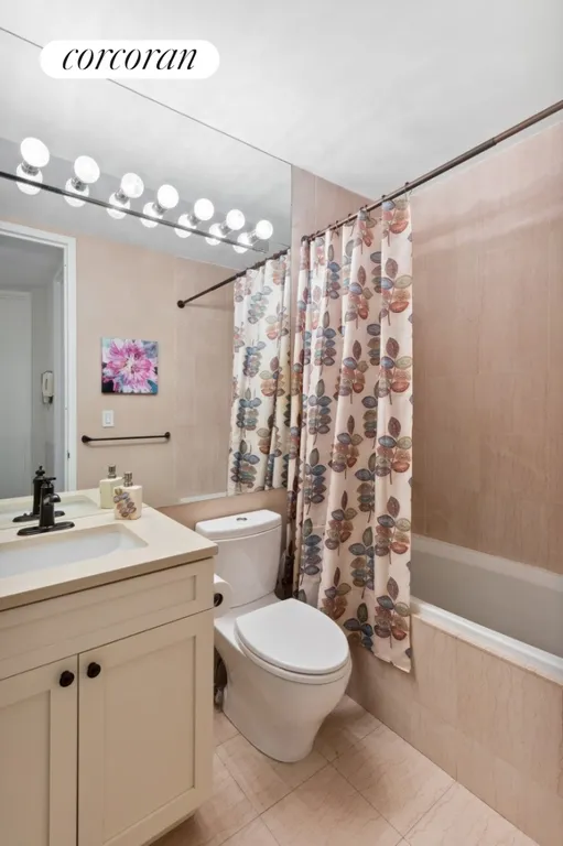 New York City Real Estate | View 21 South End Avenue, 208 | Full Bathroom | View 12