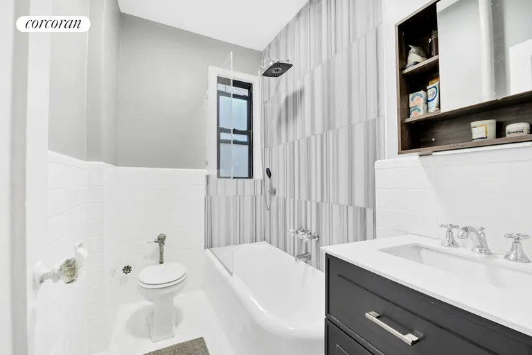 New York City Real Estate | View 860 West 181st Street, 39 | Full Bathroom | View 6