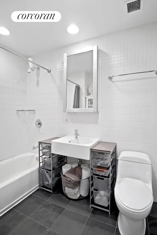 New York City Real Estate | View 80 Chambers Street, 11B | Primary Bathroom | View 5