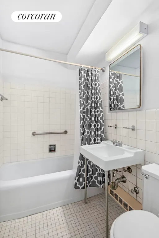 New York City Real Estate | View 130 East 63rd Street, 8E | Full Bathroom | View 7