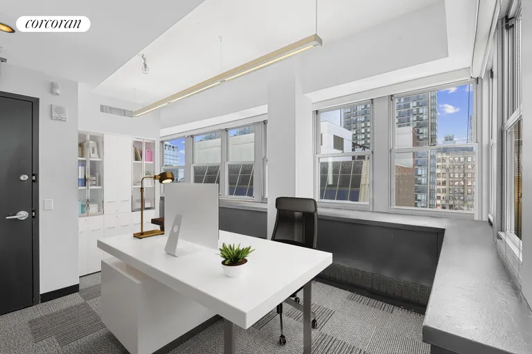 New York City Real Estate | View 131 West 33rd Street, PH17 | room 2 | View 3