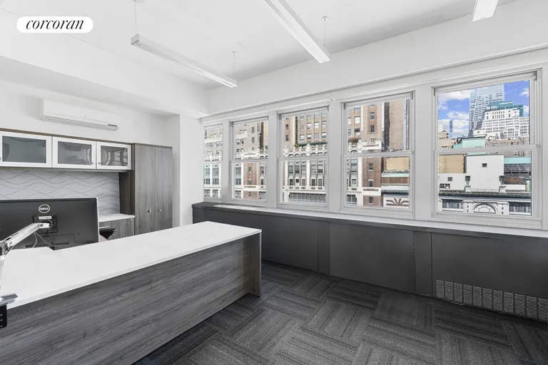 New York City Real Estate | View 131 West 33rd Street, PH17 | room 8 | View 9