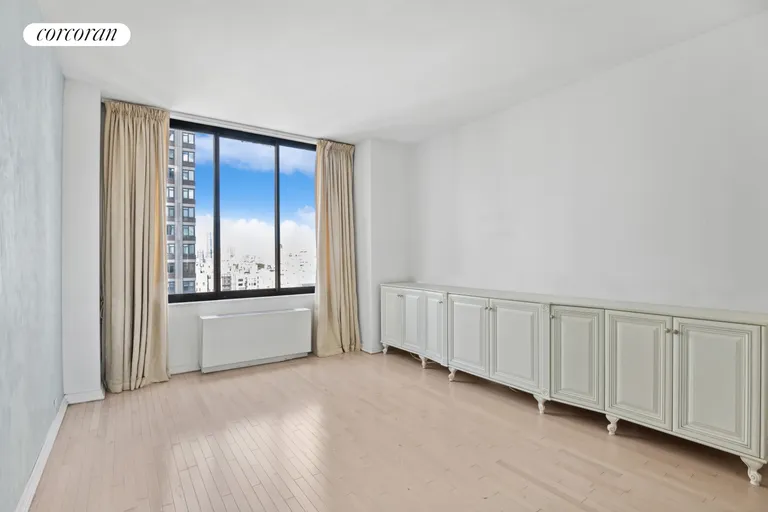 New York City Real Estate | View 200 East 65th Street, 21C | room 2 | View 3
