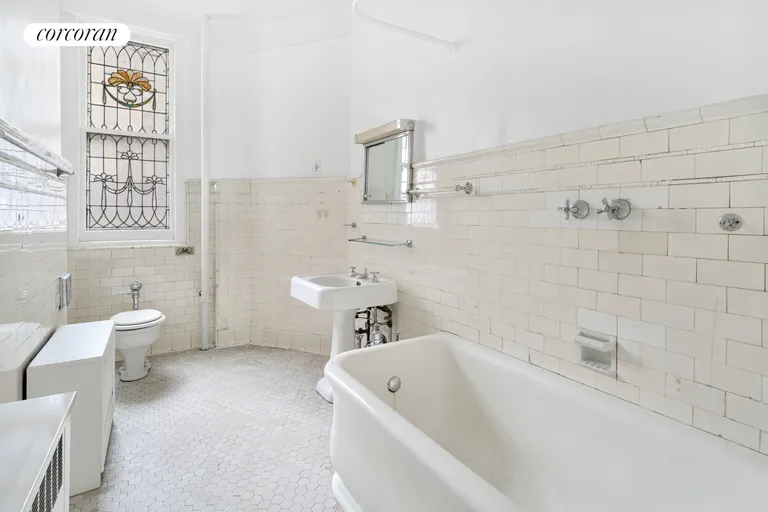 New York City Real Estate | View 43 Fifth Avenue, 8NW | Primary Bathroom | View 13