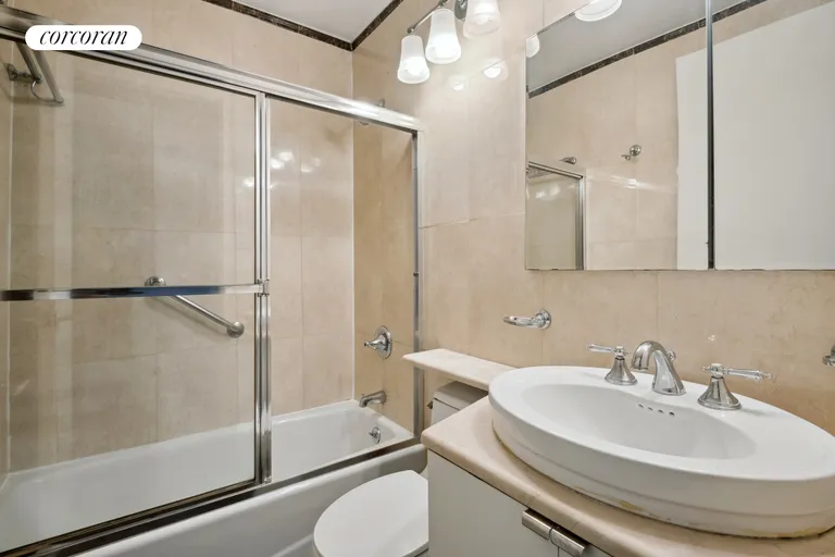 New York City Real Estate | View 30 West 61st Street, 11E | Primary Bathroom | View 7