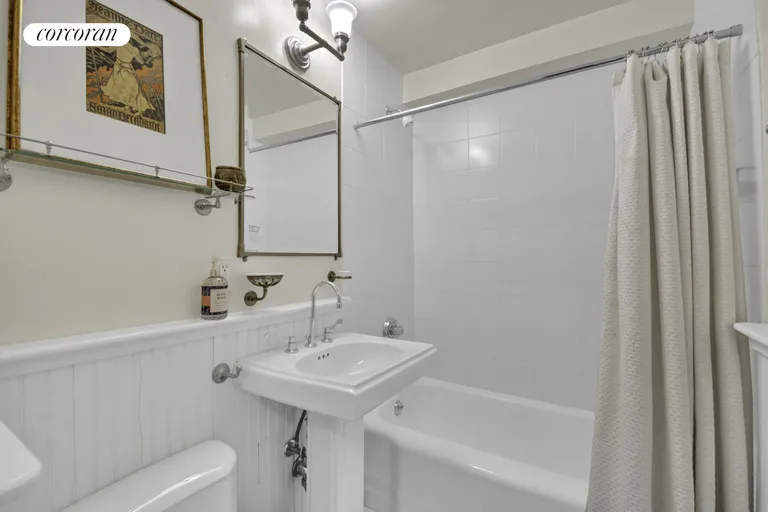 New York City Real Estate | View 444 East 84th Street, 3GH | Bath | View 6