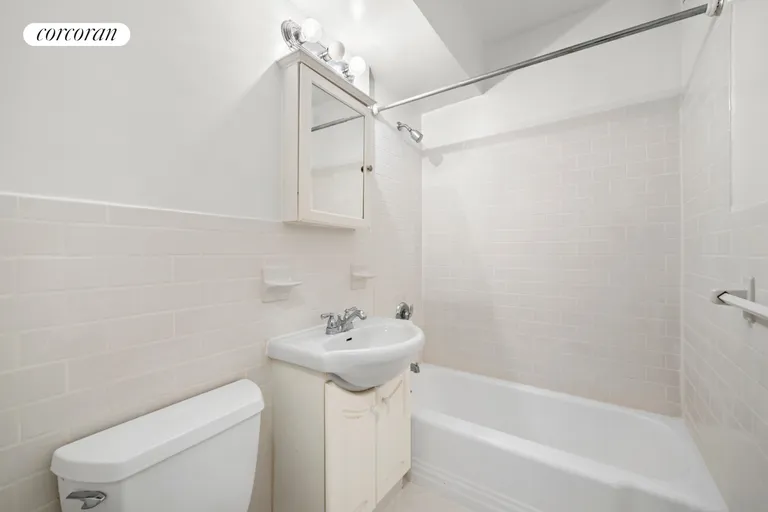 New York City Real Estate | View 210 East 36th Street, 6G | Full Bathroom | View 6