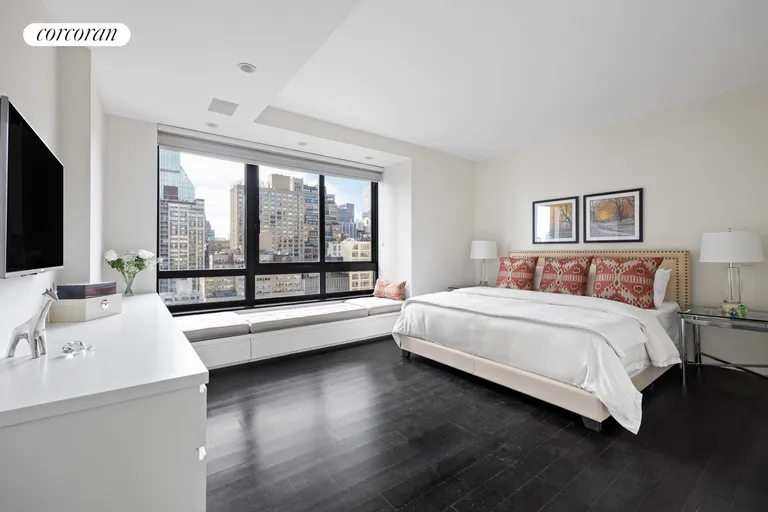 New York City Real Estate | View 100 United Nations Plaza, 22B | South-facing primary bedroom | View 6