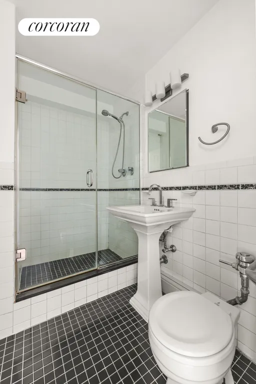 New York City Real Estate | View 135 Ocean Parkway, 5C | Full Bathroom | View 8