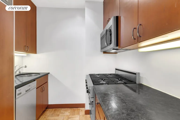 New York City Real Estate | View 60 East 8th Street, 18M | room 3 | View 4