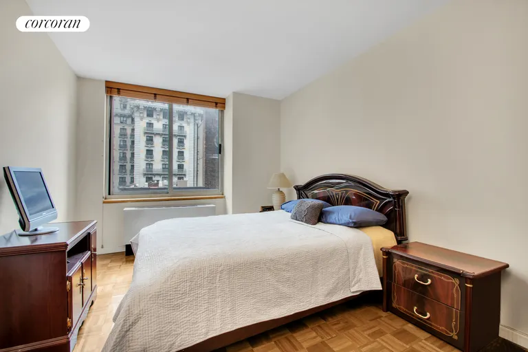 New York City Real Estate | View 201 West 72nd Street, 9G | Bedroom | View 4