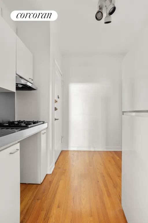New York City Real Estate | View 345 East 61st Street, 5B | Kitchen | View 7