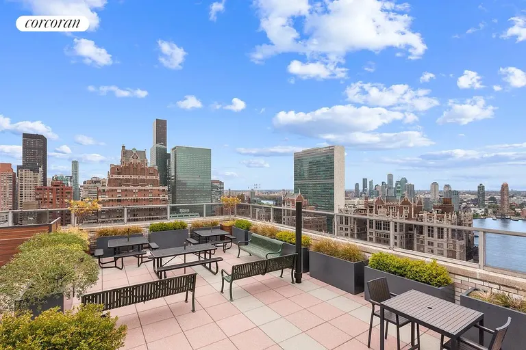 New York City Real Estate | View 300 East 40th Street, 17E | room 14 | View 15
