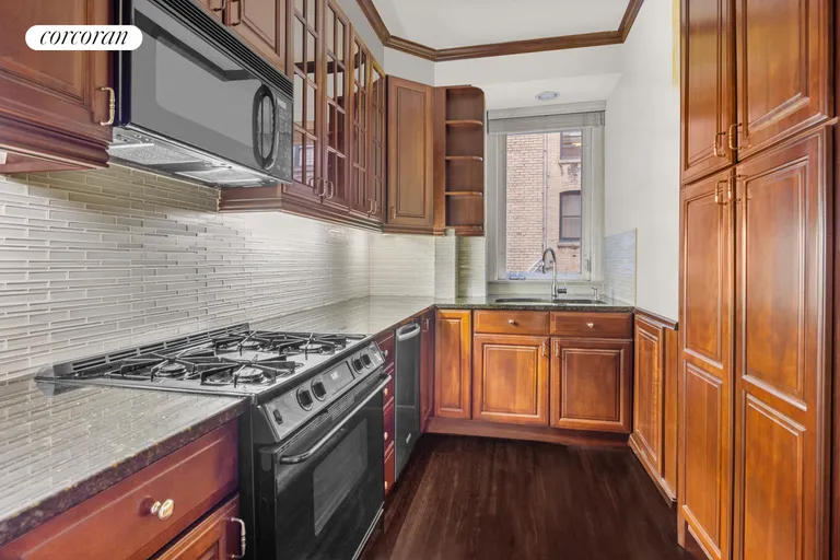 New York City Real Estate | View 850 Park Avenue, 1R | Kitchen | View 14