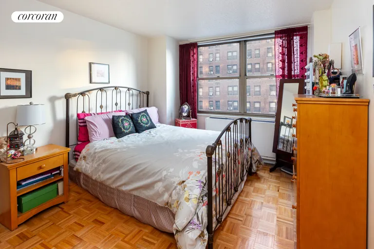 New York City Real Estate | View 301 East 79th Street, 4R | Bedroom | View 3