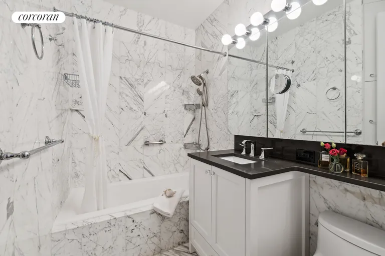 New York City Real Estate | View 308 East 72Nd Street, 4E | Full Bathroom | View 4