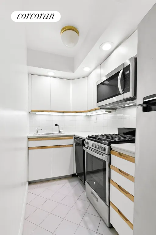 New York City Real Estate | View 333 East 75th Street, 10J | Other Listing Photo | View 3