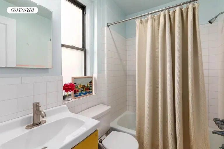 New York City Real Estate | View 40 West 72nd Street, 144 | Bathroom | View 6