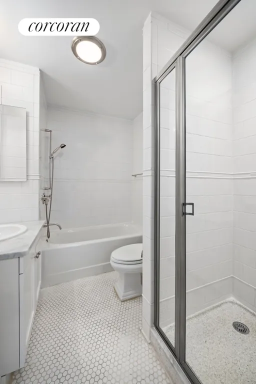 New York City Real Estate | View 425 Fifth Avenue, 28A | Full Bathroom | View 8