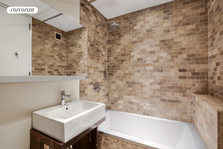 New York City Real Estate | View 250 East 54th Street, 21EF | En-suite 2nd Bathroom | View 9