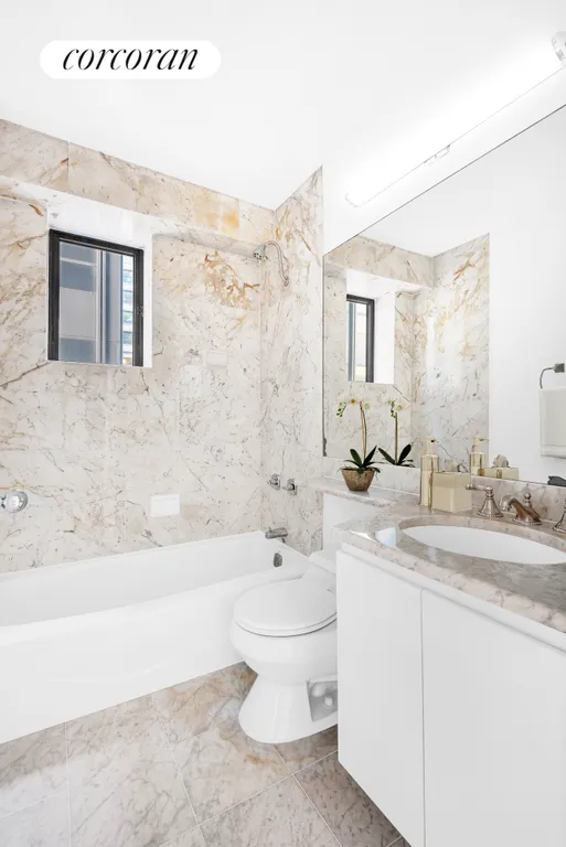 New York City Real Estate | View 45 East 25th Street, 21A | Full Bathroom | View 5