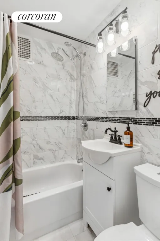 New York City Real Estate | View 4 West 101st Street, 53 | Full Bathroom | View 6