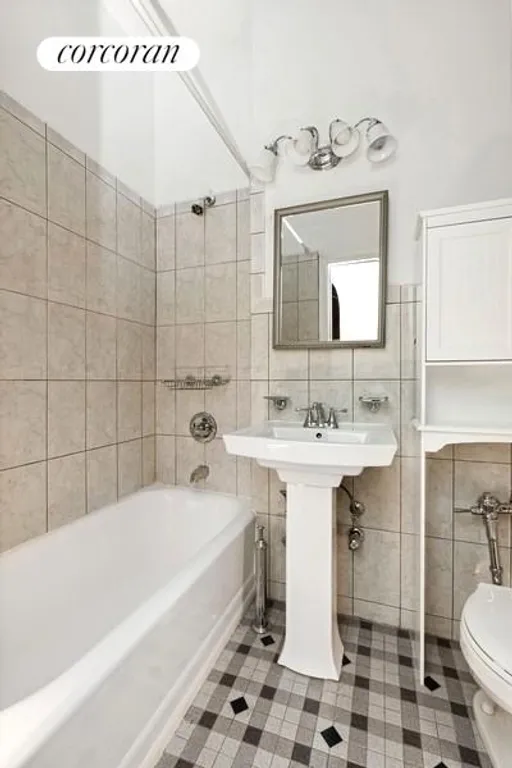 New York City Real Estate | View 33 East 22Nd Street, 4F | Full Bathroom | View 4