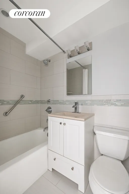 New York City Real Estate | View 233 East 70th Street, 6R | Full Bathroom | View 5