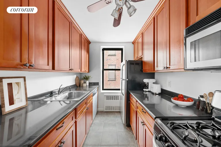 New York City Real Estate | View 149 Marine Avenue, 4E | room 3 | View 4
