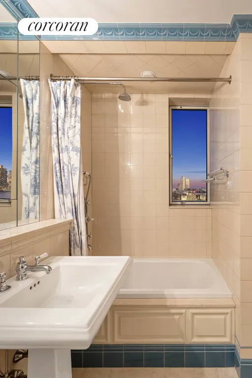 New York City Real Estate | View 455 East 51st Street, 4A | room 6 | View 7