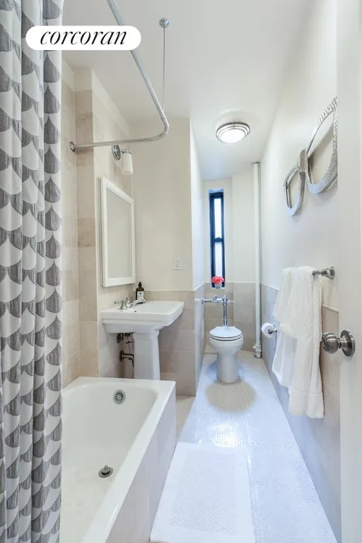New York City Real Estate | View 425 Central Park West, 5E | Full Bathroom | View 4
