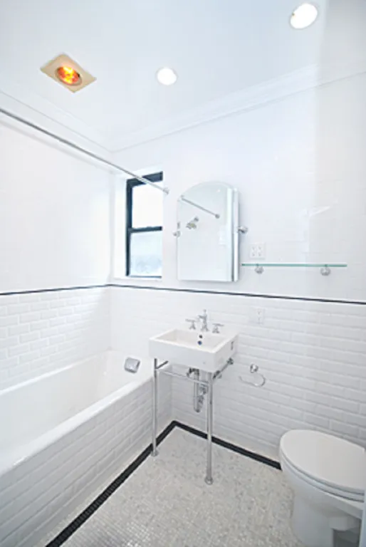 New York City Real Estate | View 140 West 69th Street, 82B | Windowed Bathroom | View 4