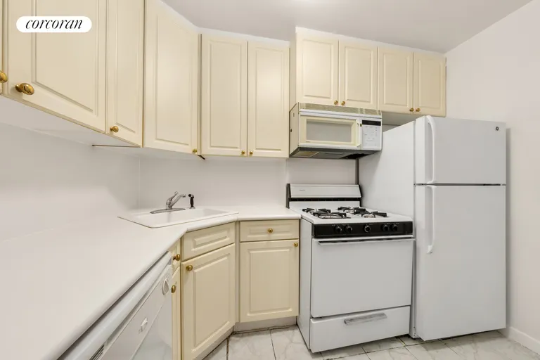 New York City Real Estate | View 215 East 80th Street, 4F | room 2 | View 3
